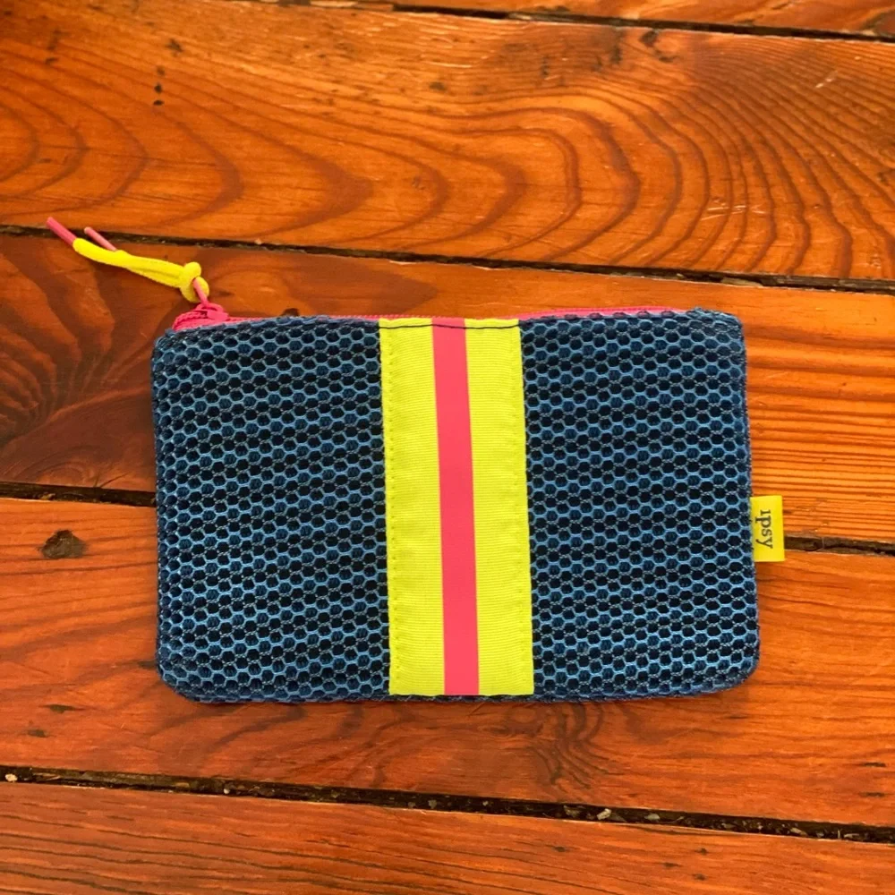 🧩 4/$20 Cosmetic Bag